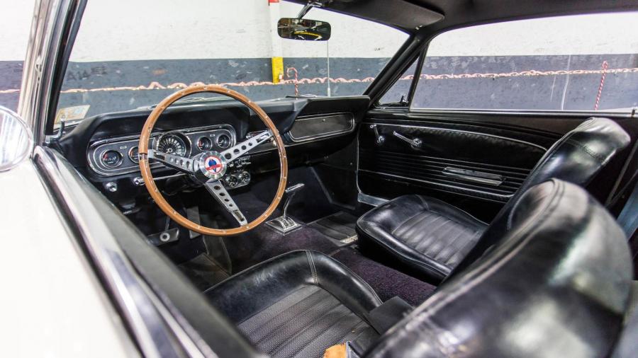 Интерьер Shelby GT350H owned by Carroll Shelby 1966 года  (фото 13 из 14)